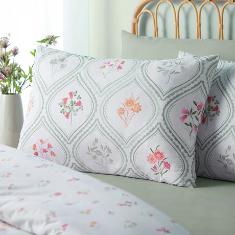 Catherine Lansfield Cameo Floral Reversible Duvet Cover Set with Pillowcase