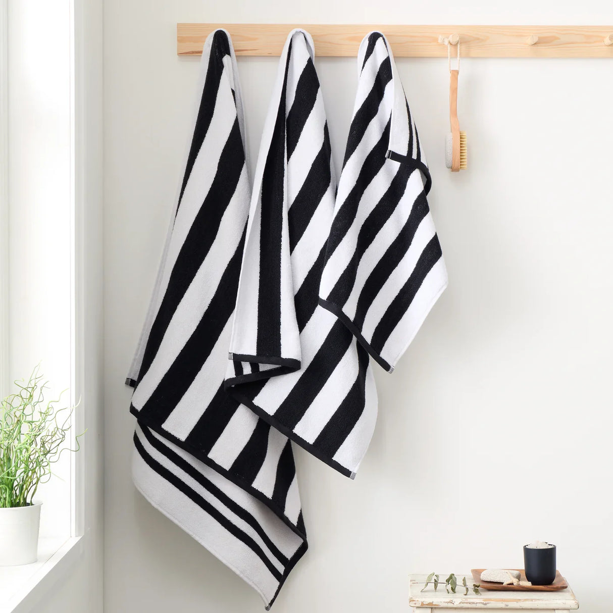 Bianca Reversible Stripe 600gsm Cotton Jacquard Towels - Black