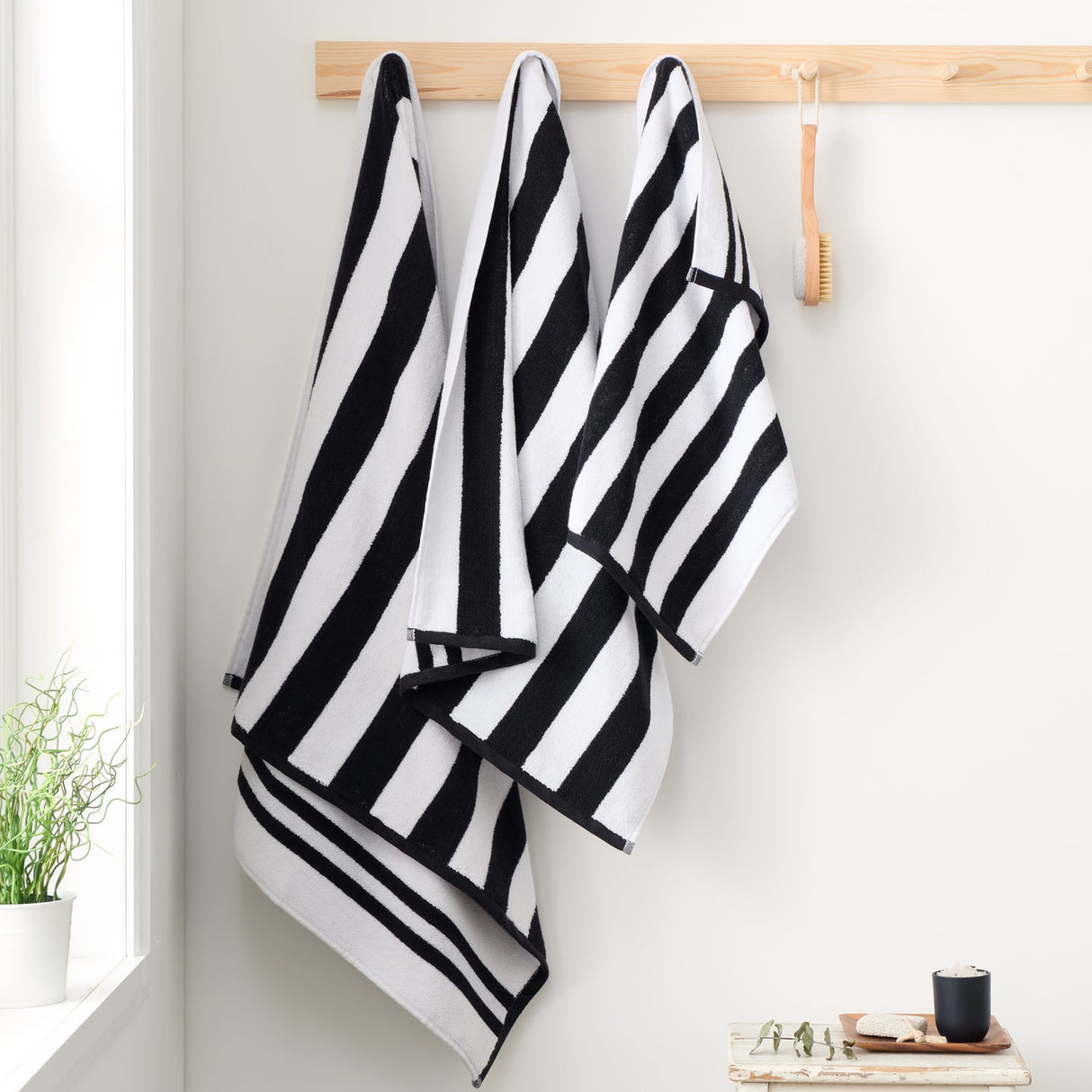 Bianca Reversible Stripe 600gsm Cotton Jacquard Towels - Black - Reversible Jacquard Black Towels