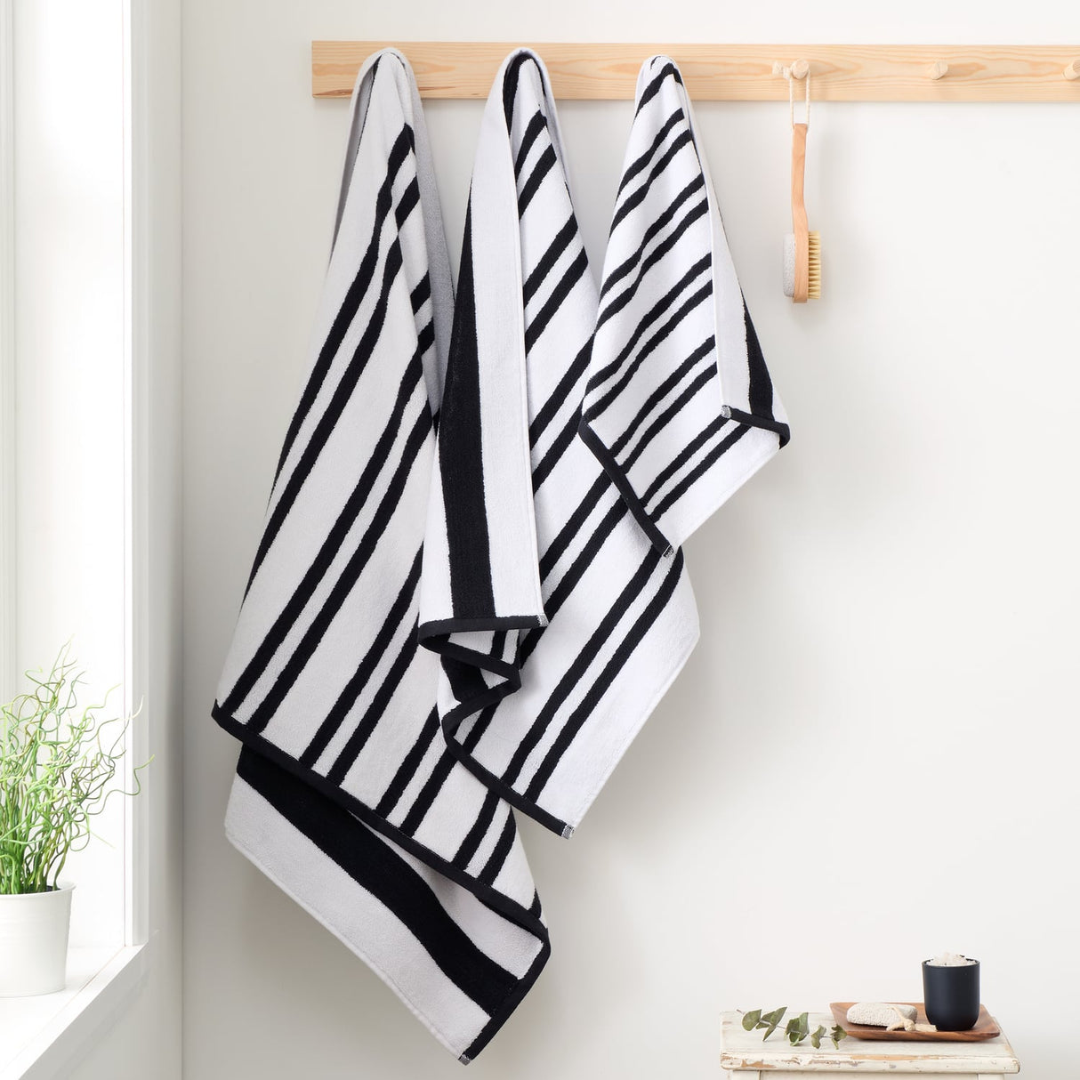 Bianca Reversible Stripe 600gsm Cotton Jacquard Towels - Black - Reversible Jacquard Black Towels