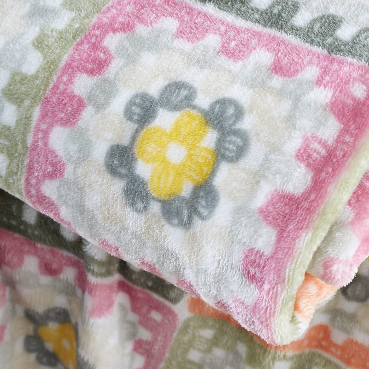 Catherine Lansfield Crochet Print Throw – Green – 130cm x 170cm - Crochet Print Throw
