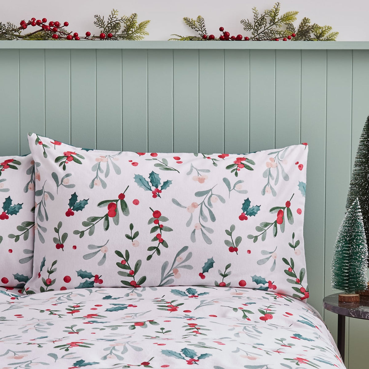 Catherine Lansfield Christmas Holly & Mistletoe Brushed Cotton Flannelette Set - Holly And Mistletoe Duvet Set