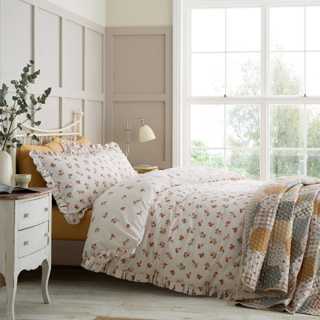 Catherine Lansfield Frill Ditsy Floral Duvet Cover Set