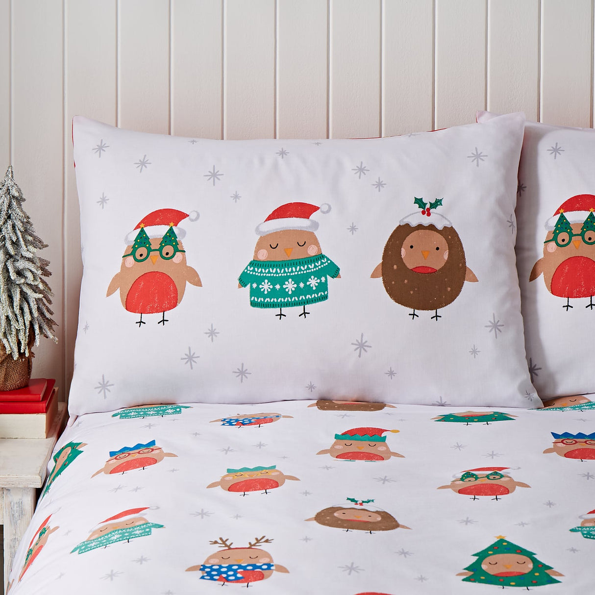 Catherine Lansfield Christmas Party Robins Duvet Cover Set - Christmas Party Robins Duvet Set