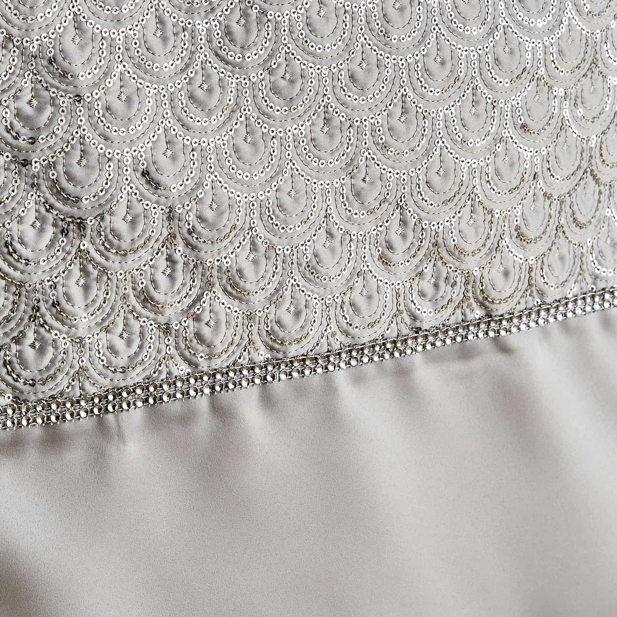 Catherine Lansfield Deco Sequin Decorative Table Runner Silver - Deco Sequin Dining Runner Silver