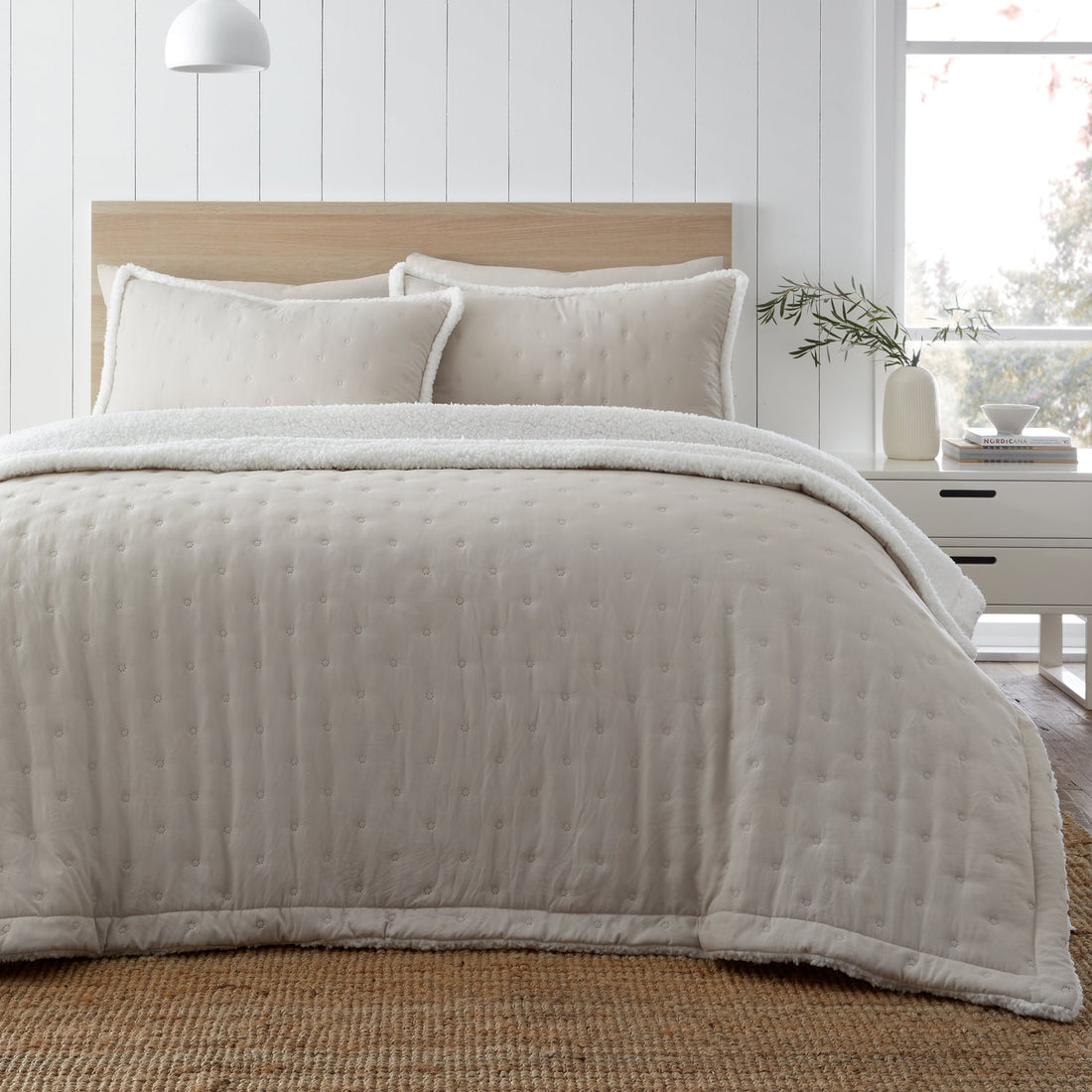 Catherine Lansfield Cosy Nori Sherpa Bedspread - Cream