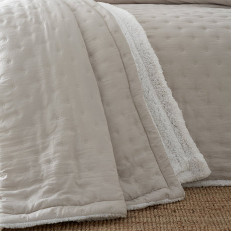 Catherine Lansfield Cosy Nori Sherpa Bedspread - Cosy Nori Sherpa Bedspread Cream