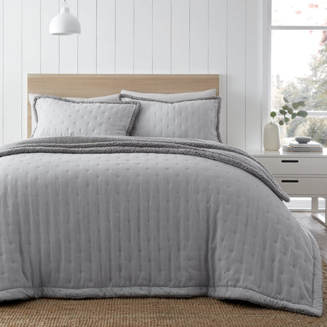 Catherine Lansfield Cosy Nori Sherpa Bedspread - Cosy Nori Sherpa Bedspread Silver