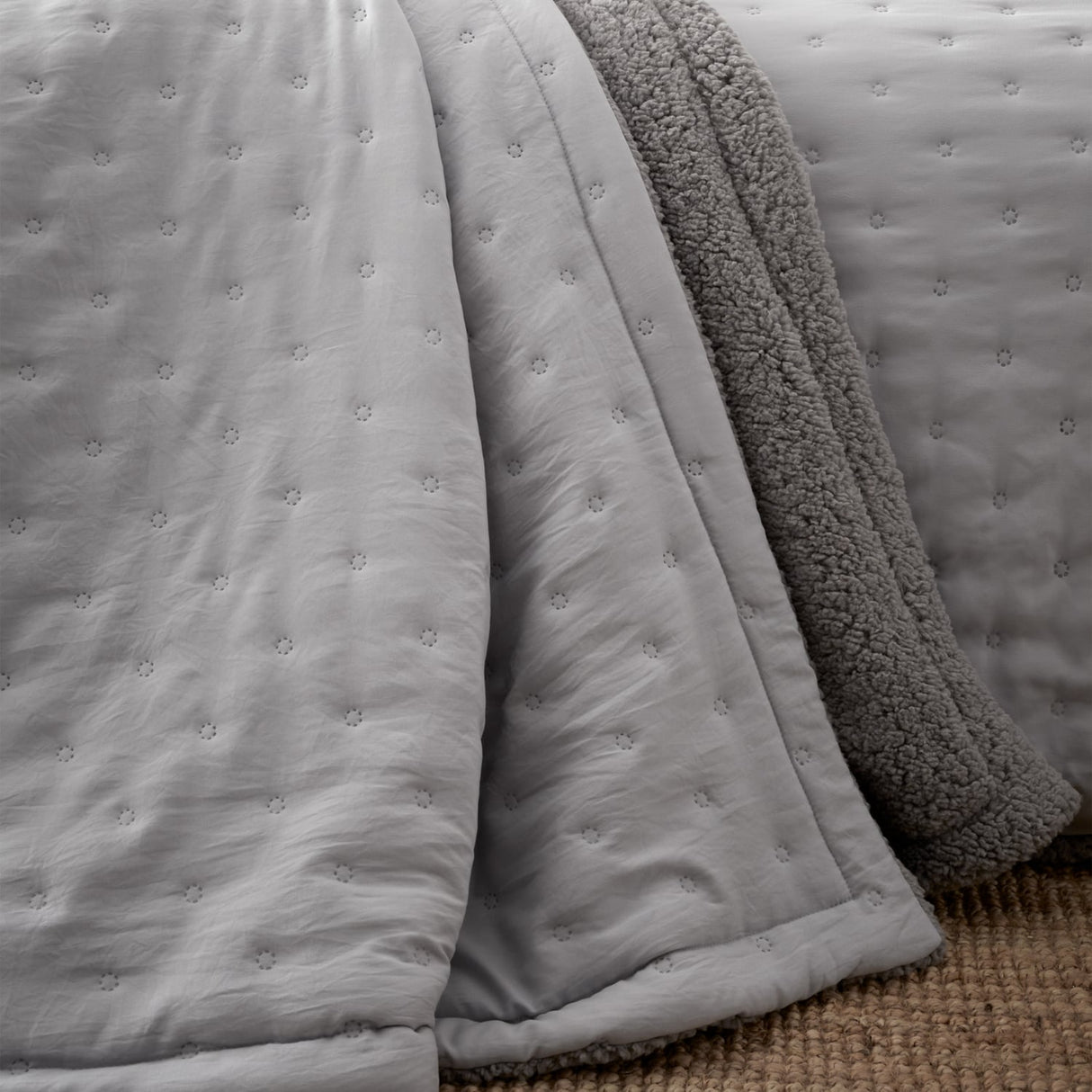 Catherine Lansfield Cosy Nori Sherpa Bedspread - Cosy Nori Sherpa Bedspread Silver