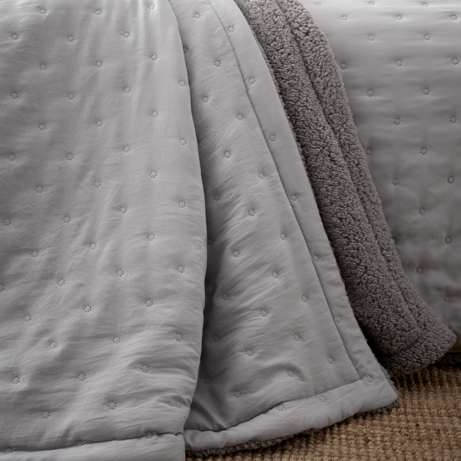 Catherine Lansfield Cosy Nori Sherpa Bedspread - Cosy Nori Sherpa Bedspread Silver