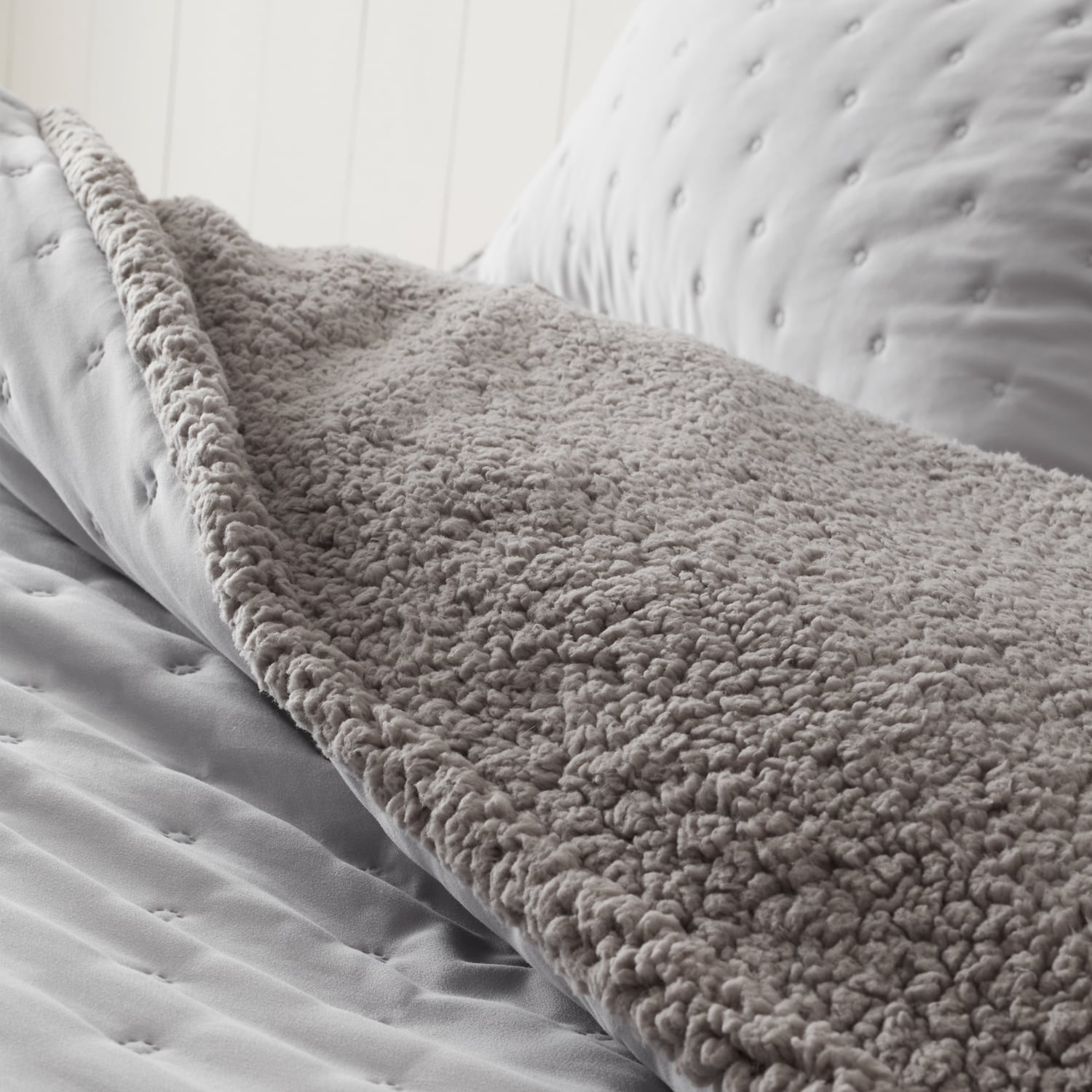 Catherine Lansfield Nori Cosy Sherpa Duvet Cover Set - Silver - Cosy Nori Sherpa Duvet Set Silver