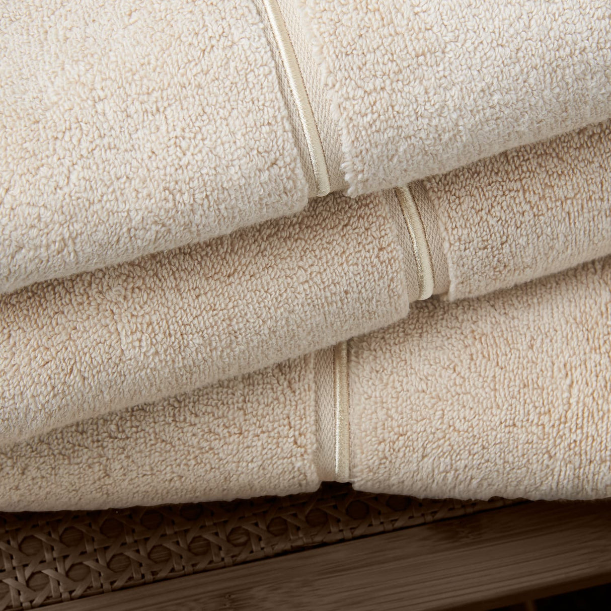 Bianca Zero Twist Satin Stitch 600gsm Cotton Towel - Cream - Zero Twist Satin Stitch Towel Cream