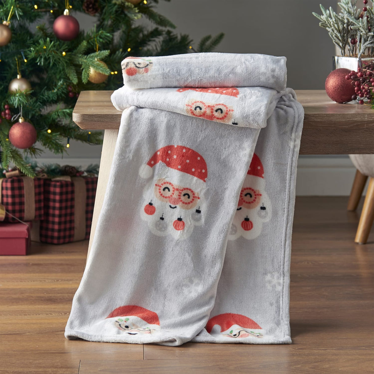 Catherine Lansfield Christmas Santa Spec-Tacular Throw