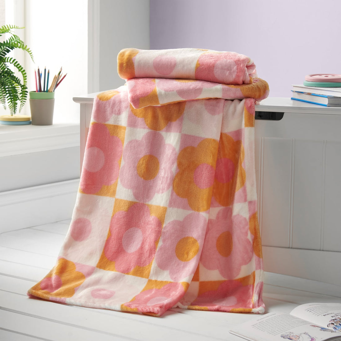 Catherine Lansfield Retro Daisy Cosy Throw Blanket