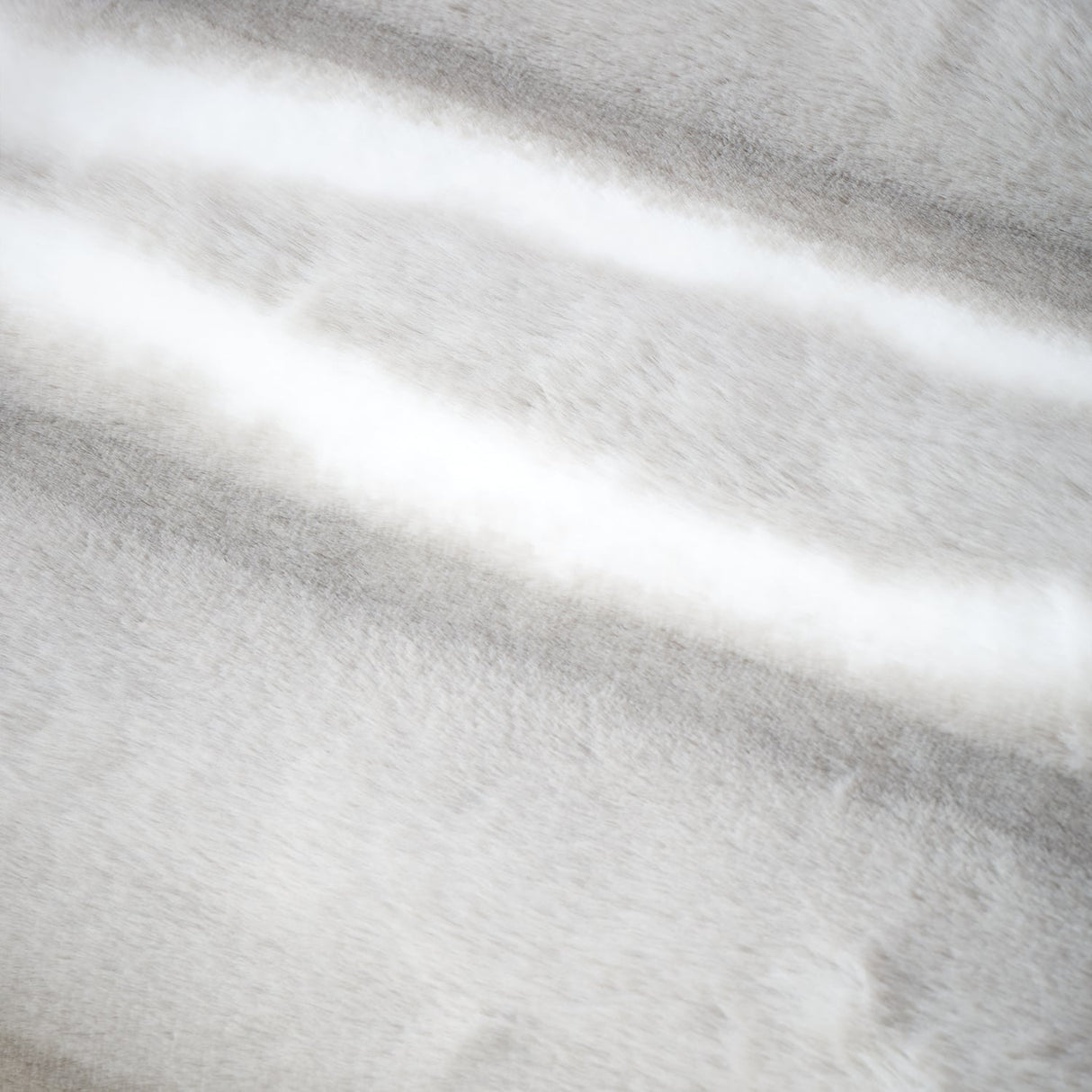Catherine Lansfield Flint Faux Fur Throw – Silver – 130cm x 170cm - Flint Faux Fur Throw Silver