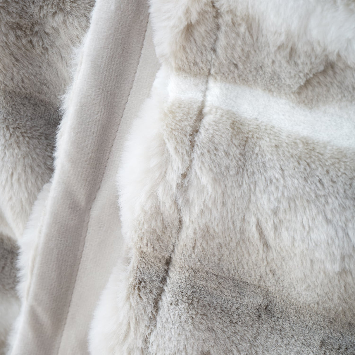Catherine Lansfield Flint Faux Fur Throw – Silver – 130cm x 170cm - Flint Faux Fur Throw Silver