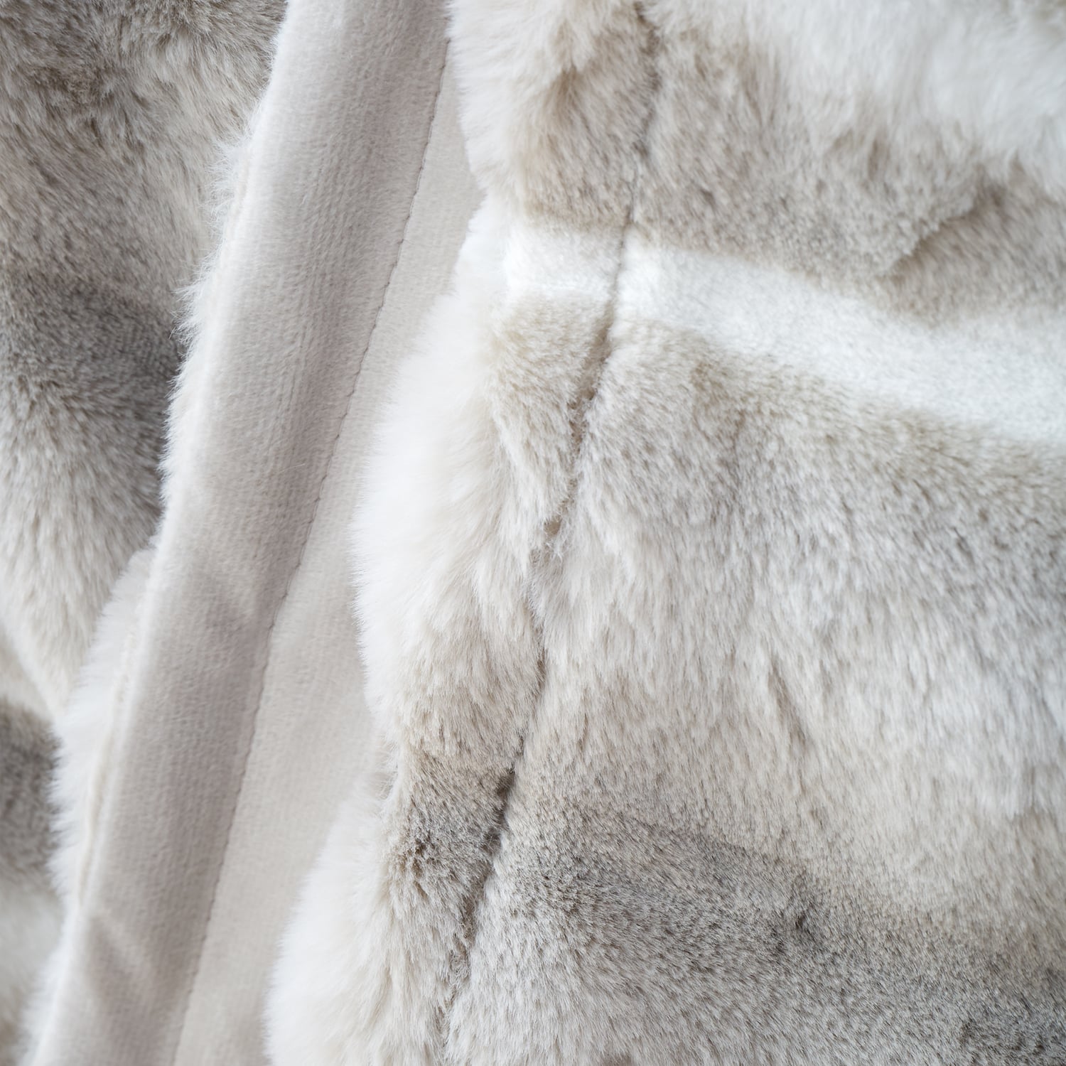 Catherine Lansfield Flint Faux Fur Throw – Silver – 130cm x 170cm - Flint Faux Fur Throw Silver