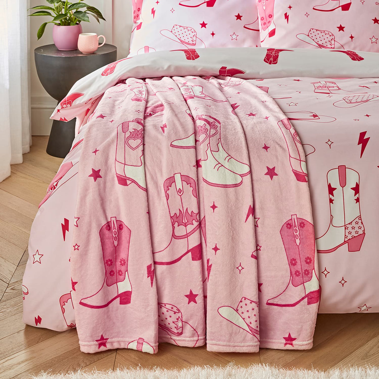 Sassy B Cowgirl Boots Cosy Throw 200cm x 240cm - Cowgirl Boots Throw Pink