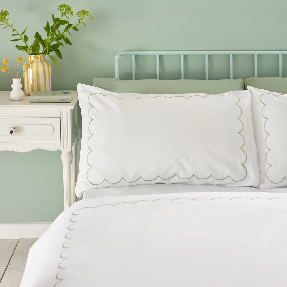 Catherine Lansfield Scallop Border Duvet Cover Set - Scallop Border Duvet Set White Green