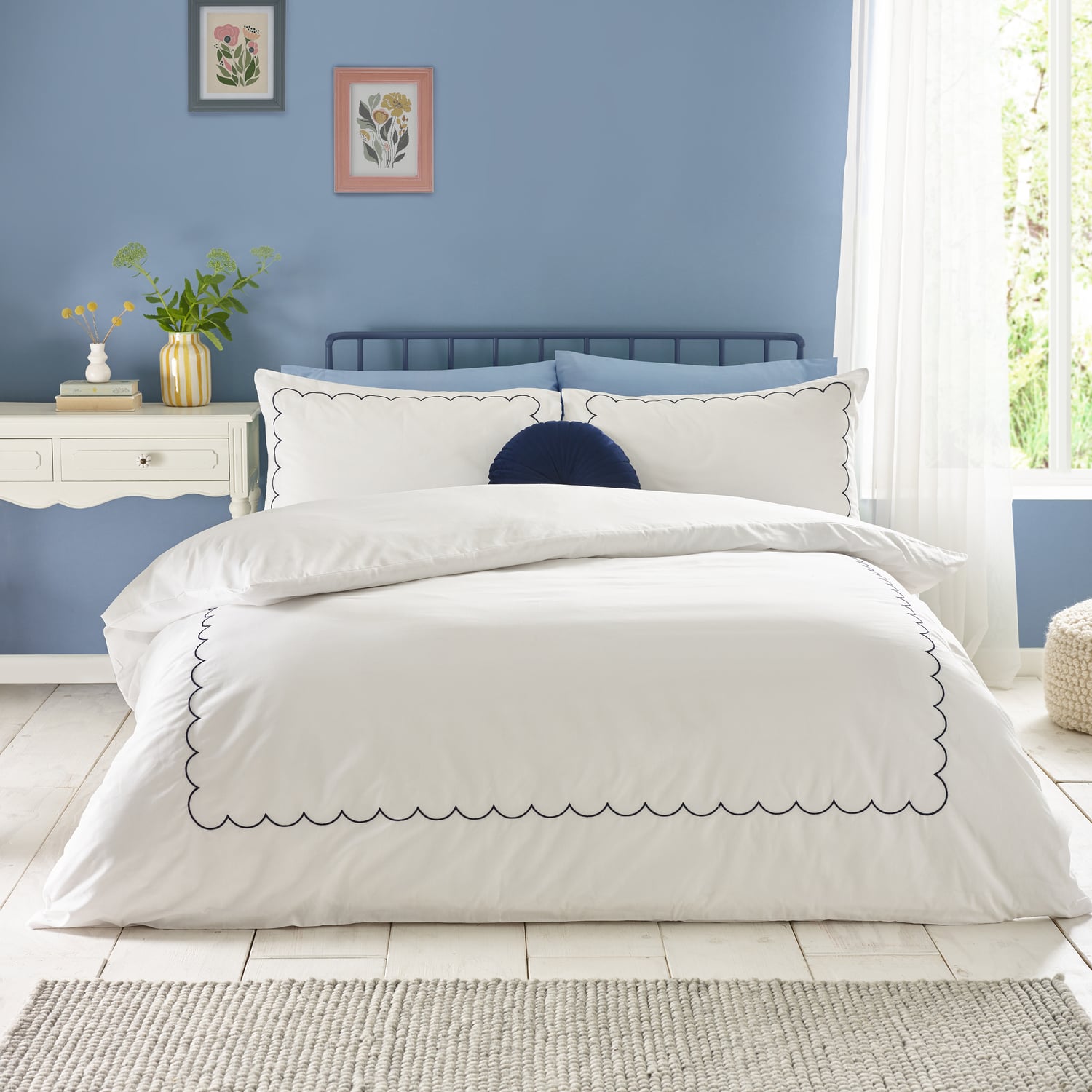 Catherine Lansfield Scallop Border Duvet Cover Set