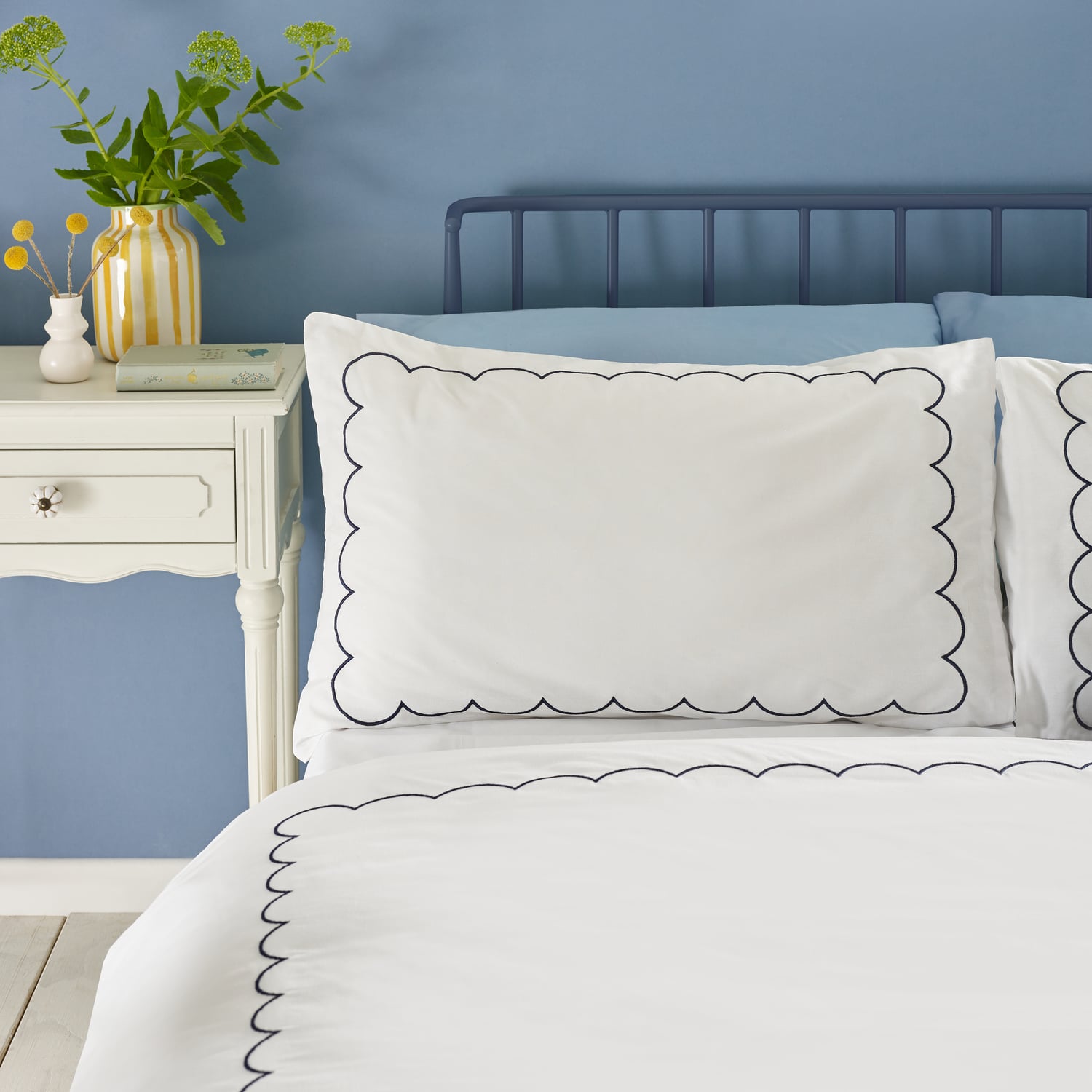Catherine Lansfield Scallop Border Duvet Cover Set - Scallop Border Duvet Set White Navy