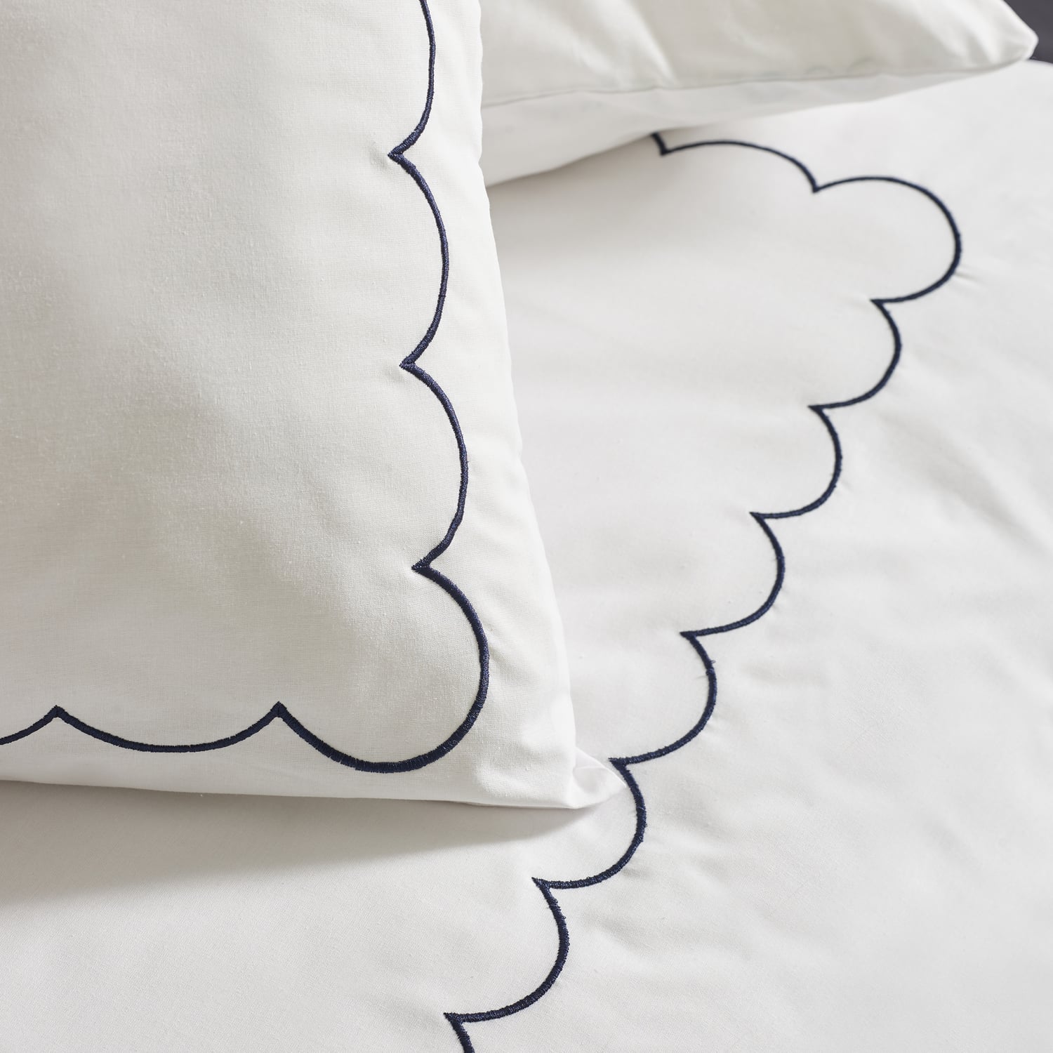 Catherine Lansfield Scallop Border Duvet Cover Set - Scallop Border Duvet Set White Navy
