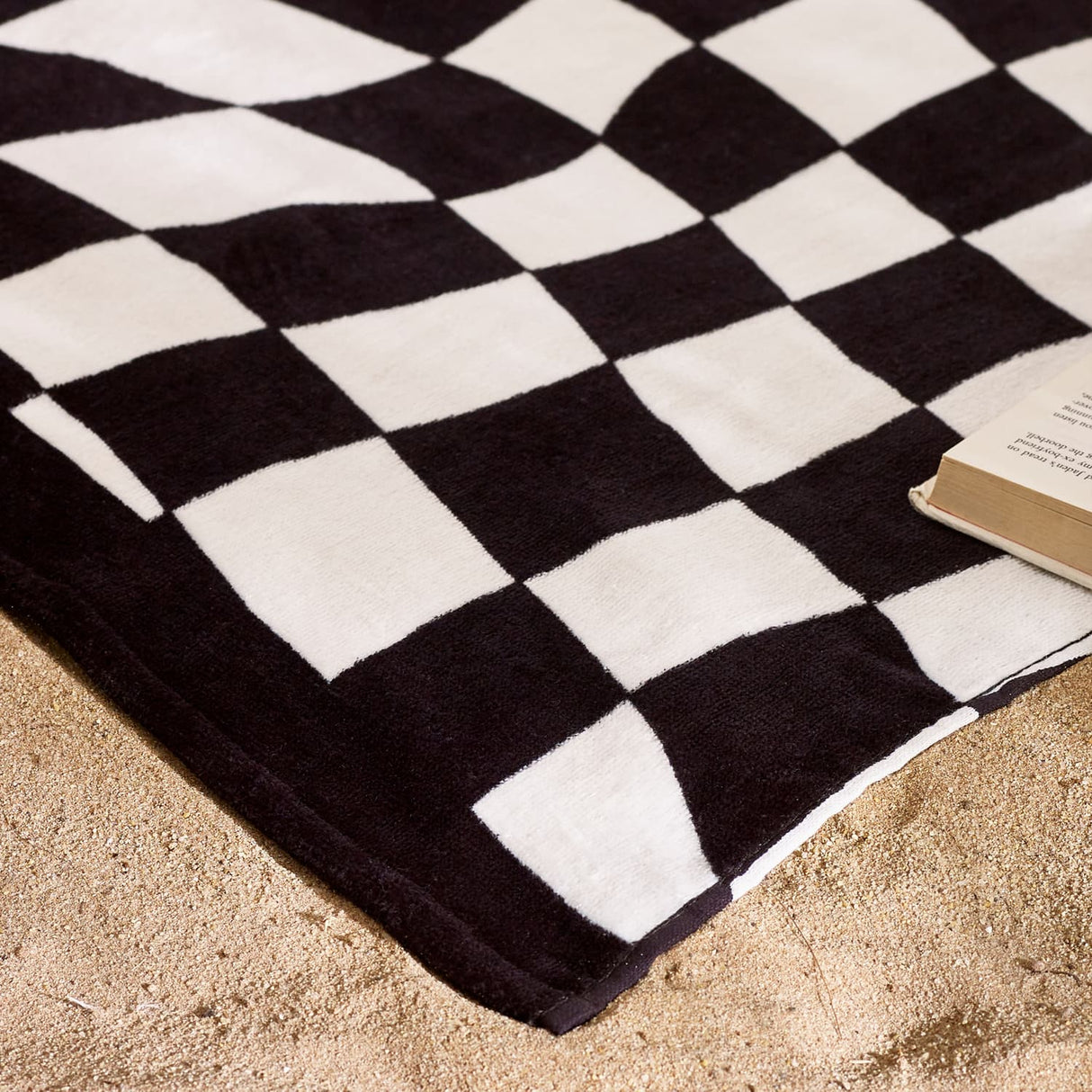 Catherine Lansfield Checkerboard Beach Towel Black and White 76x160cm Cotton - Checkerboard Beach Towel