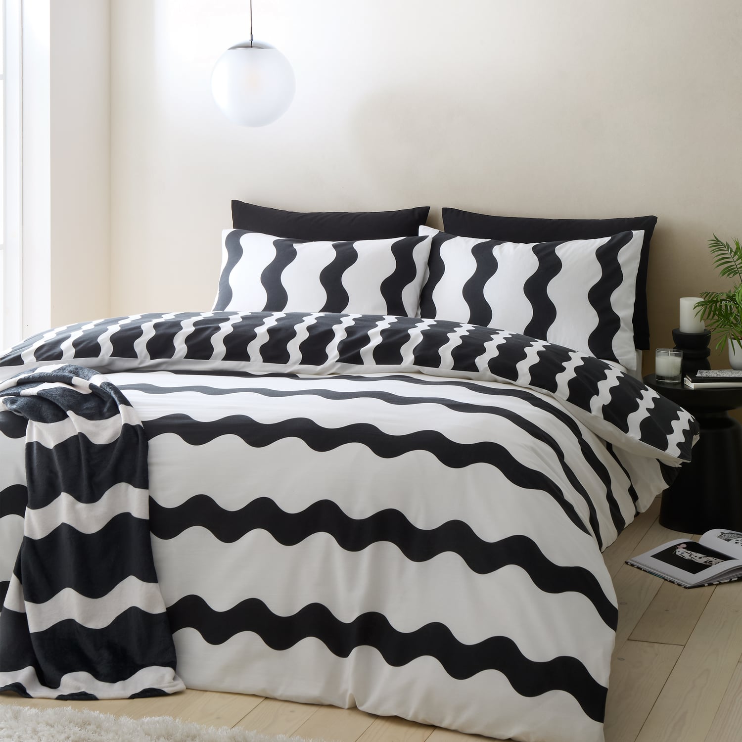 Sassy B Waves Reversible Duvet Cover Set
