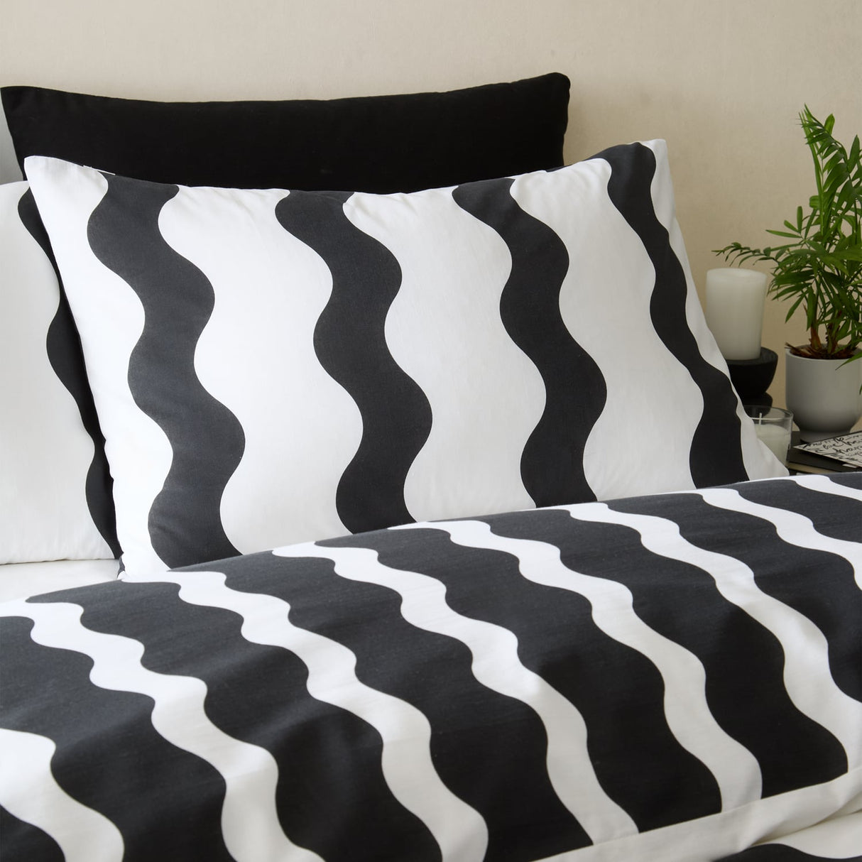 Sassy B Waves Reversible Duvet Cover Set - Waves Duvet Set