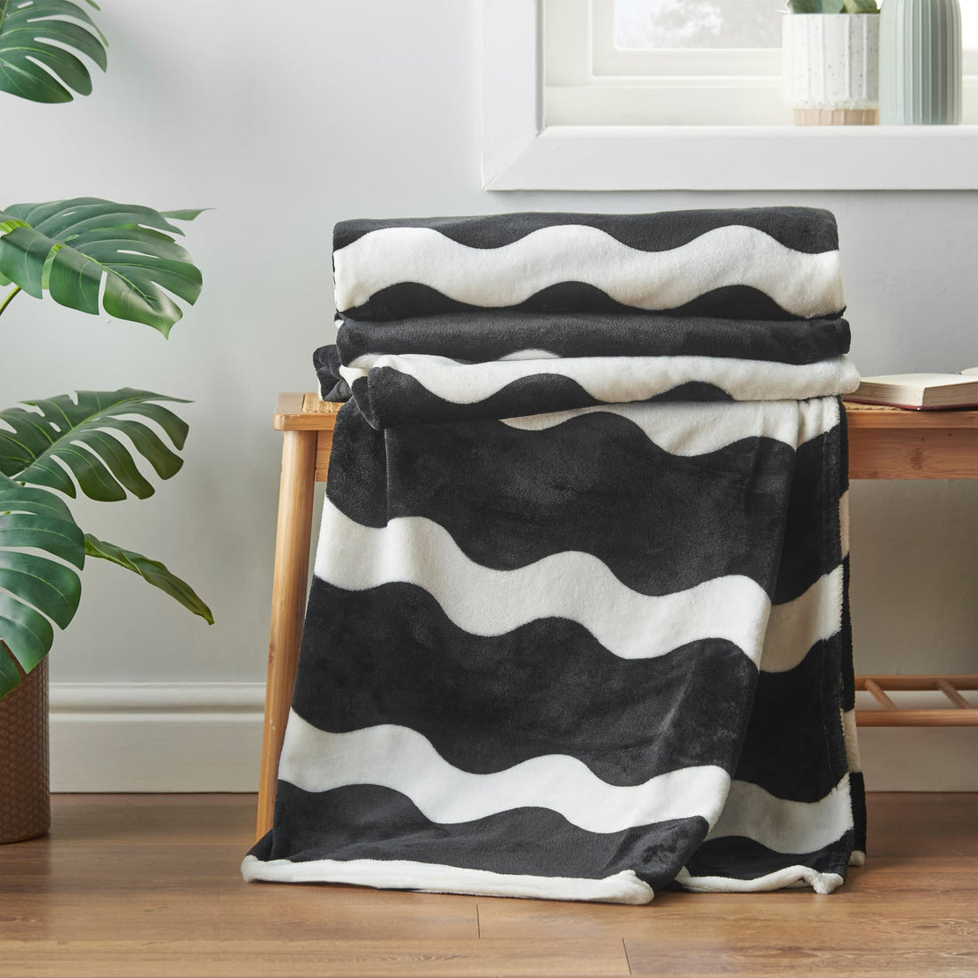 Sassy B Waves Cosy Soft Throw Blanket