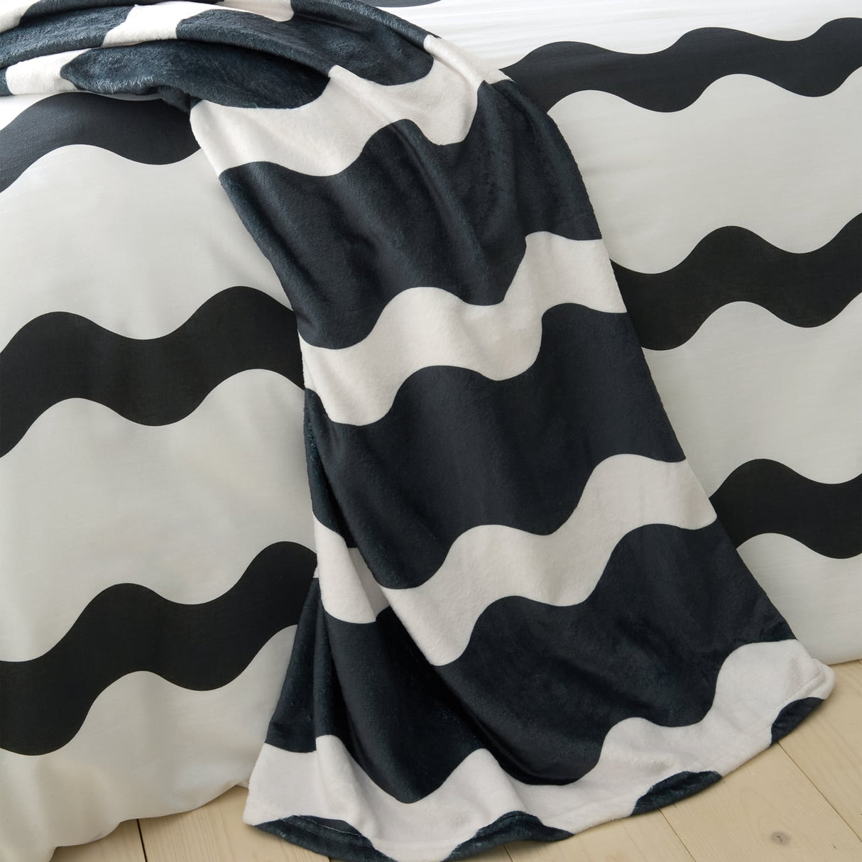Sassy B Waves Cosy Soft Throw Blanket - Waves Throw