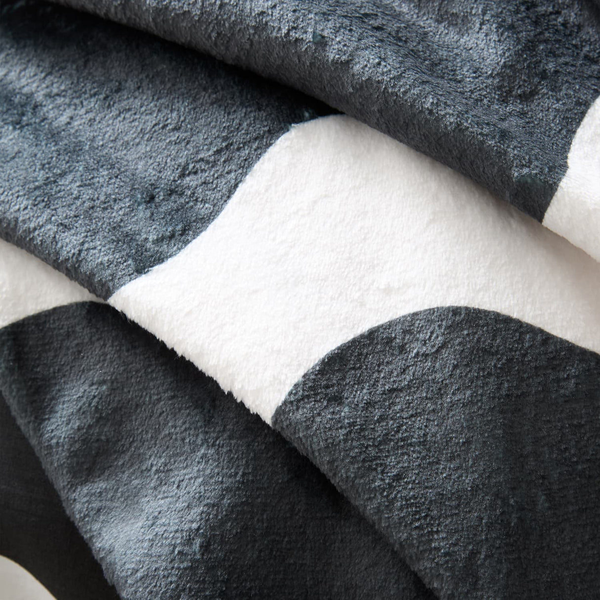 Sassy B Waves Cosy Soft Throw Blanket - Waves Throw