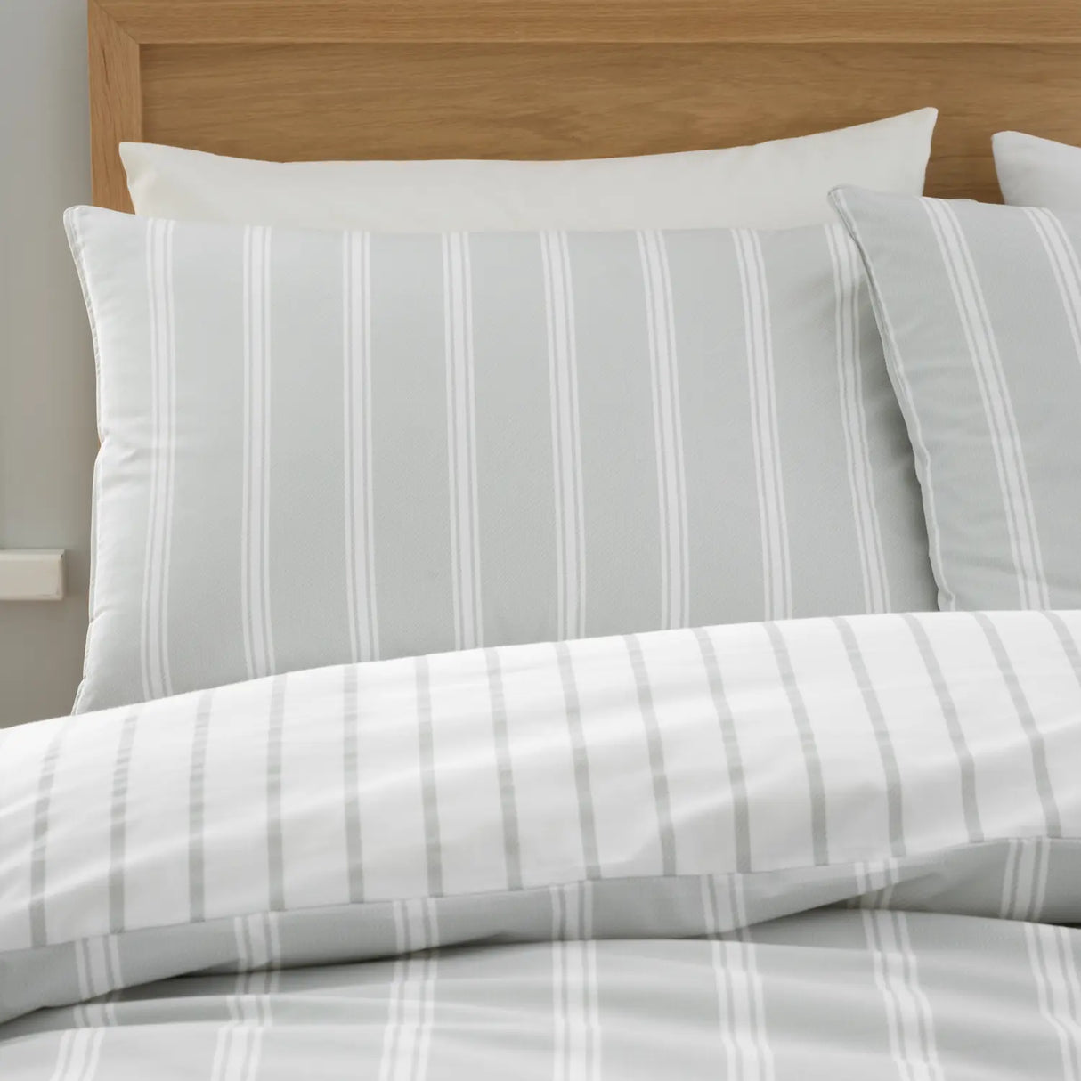 Bianca Ashford Stripe 200 Thread Count 100% Cotton Reversible Duvet Cover Set - Silver image 11