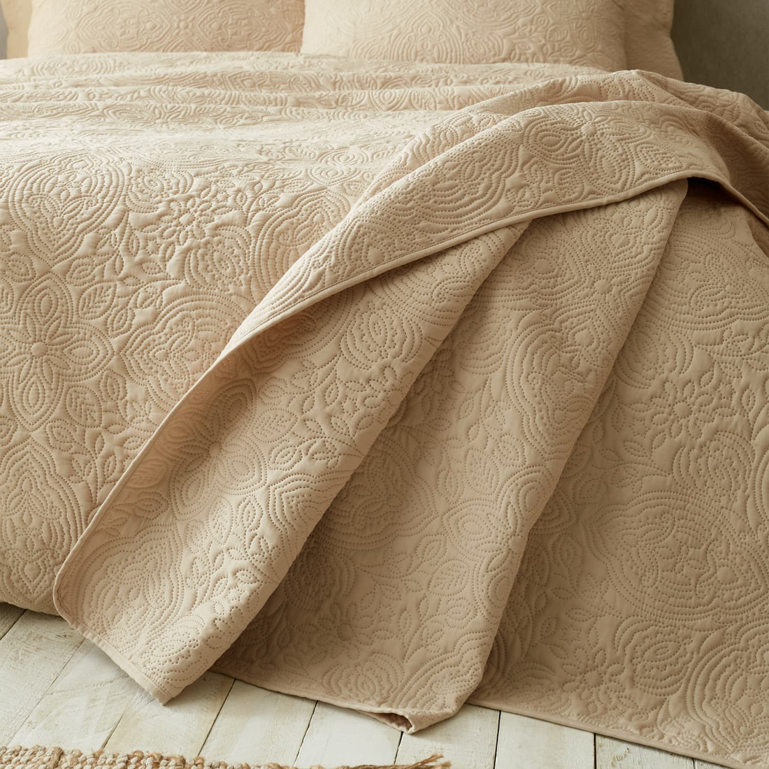 Pineapple Elephant Casablanca Pinsonic Natural Bedspread 220x230cm