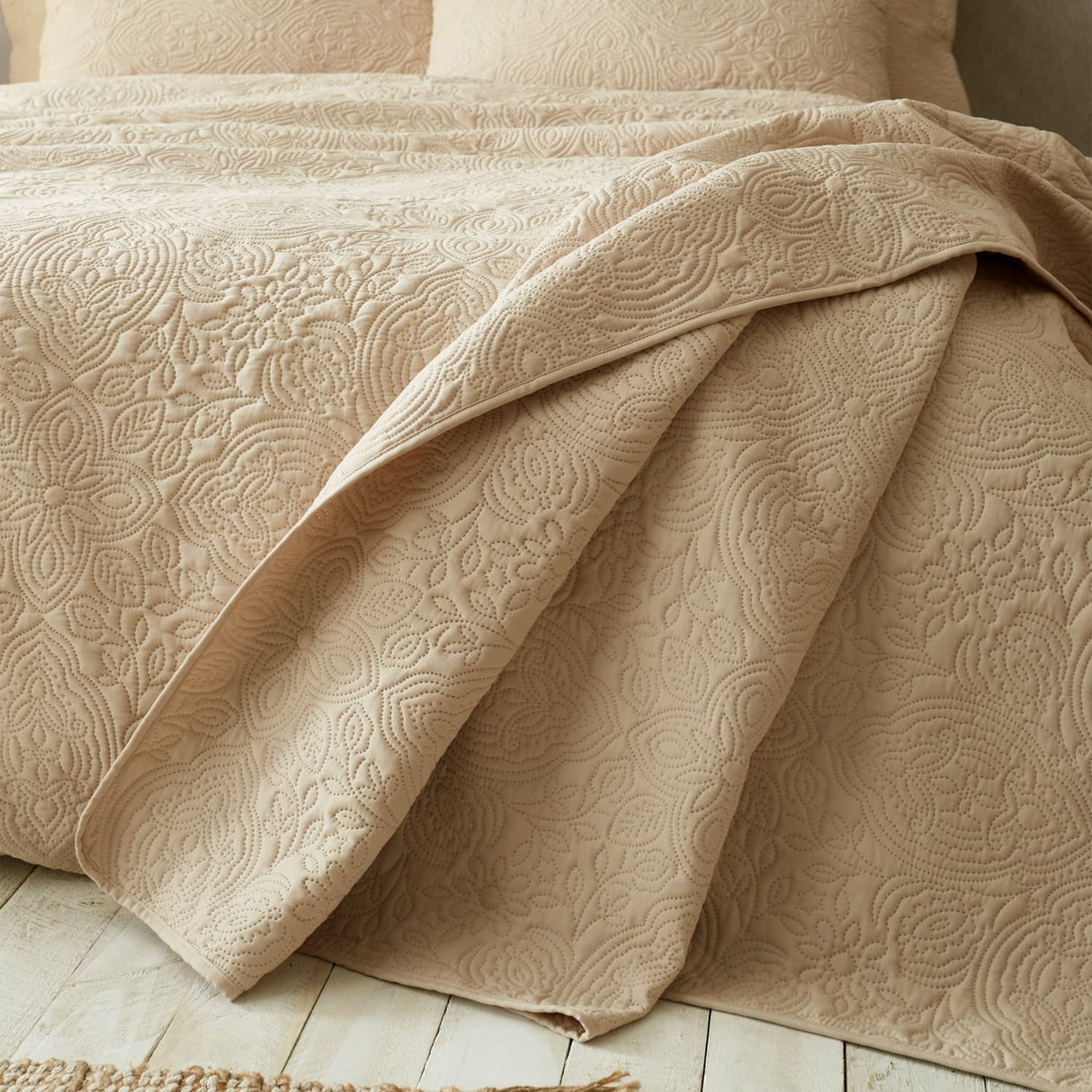 Pineapple Elephant Casablanca Pinsonic Natural Bedspread 220x230cm
