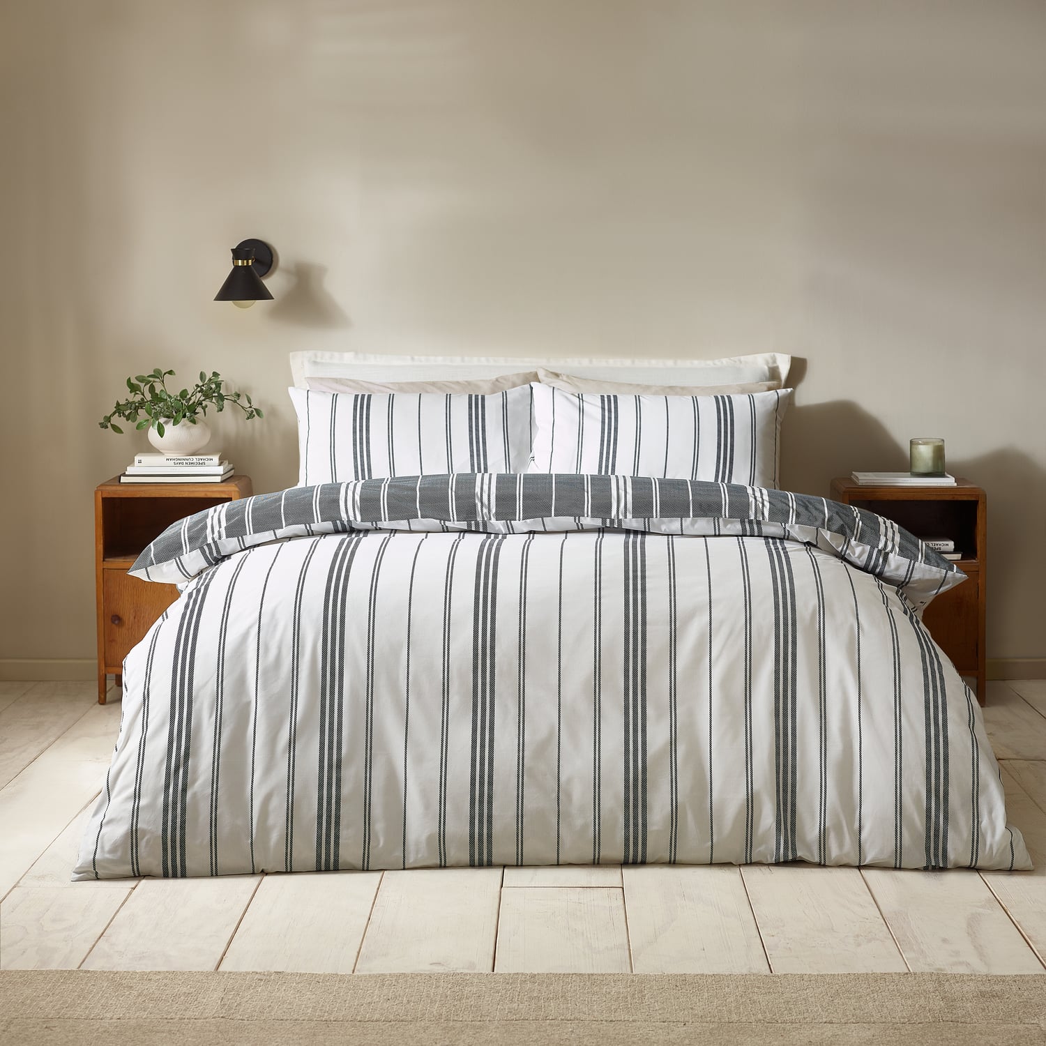Catherine Lansfield Harbour Stripe Duvet Cover Set - Harbour Stripe Black Duvet Set