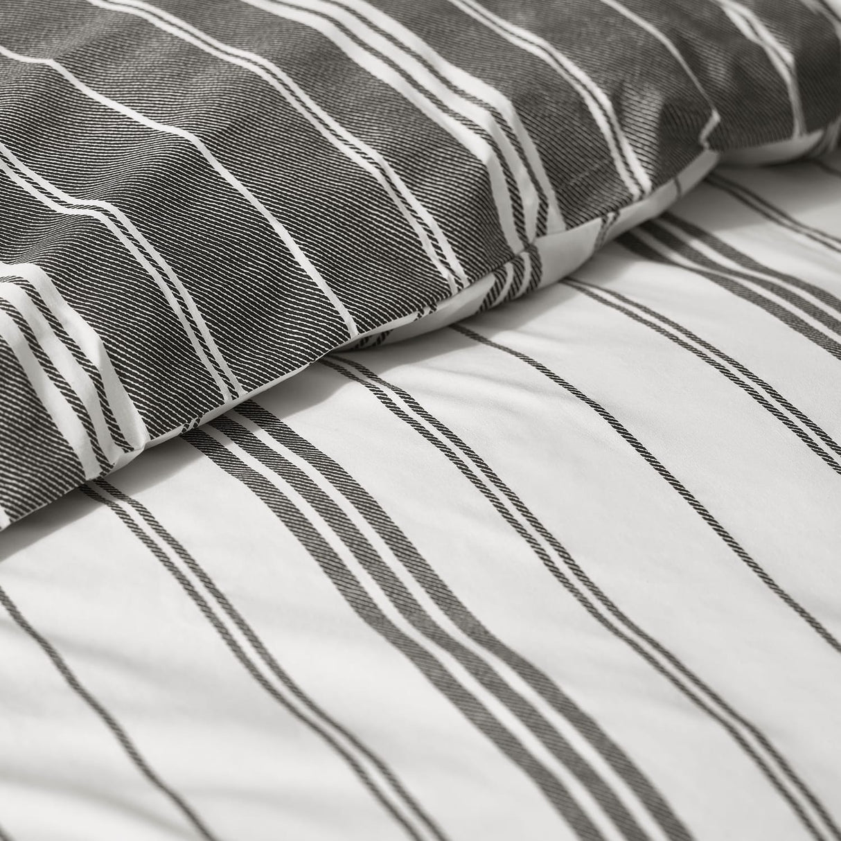 Catherine Lansfield Harbour Stripe Duvet Cover Set - Harbour Stripe Black Duvet Set
