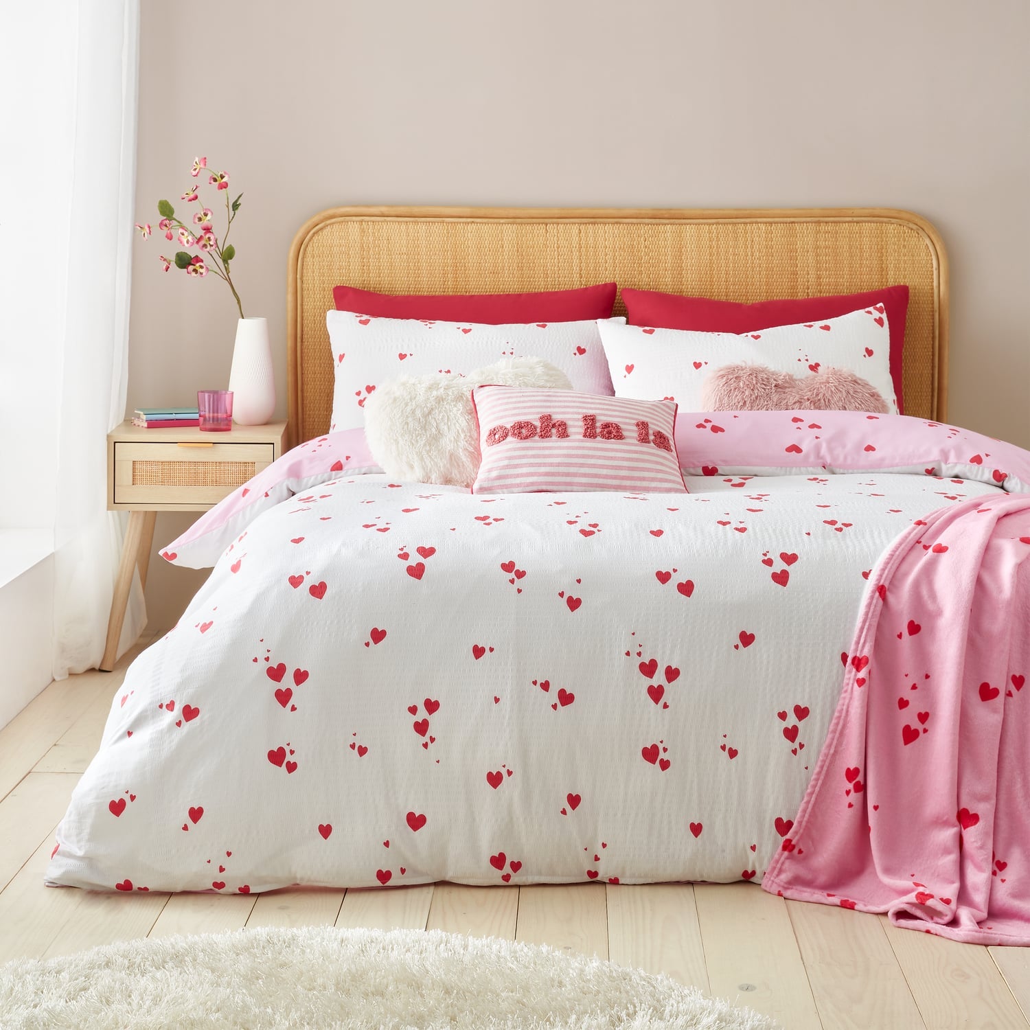 Catherine Lansfield Seersucker Heart Red and White Duvet Cover Set - White / Pink