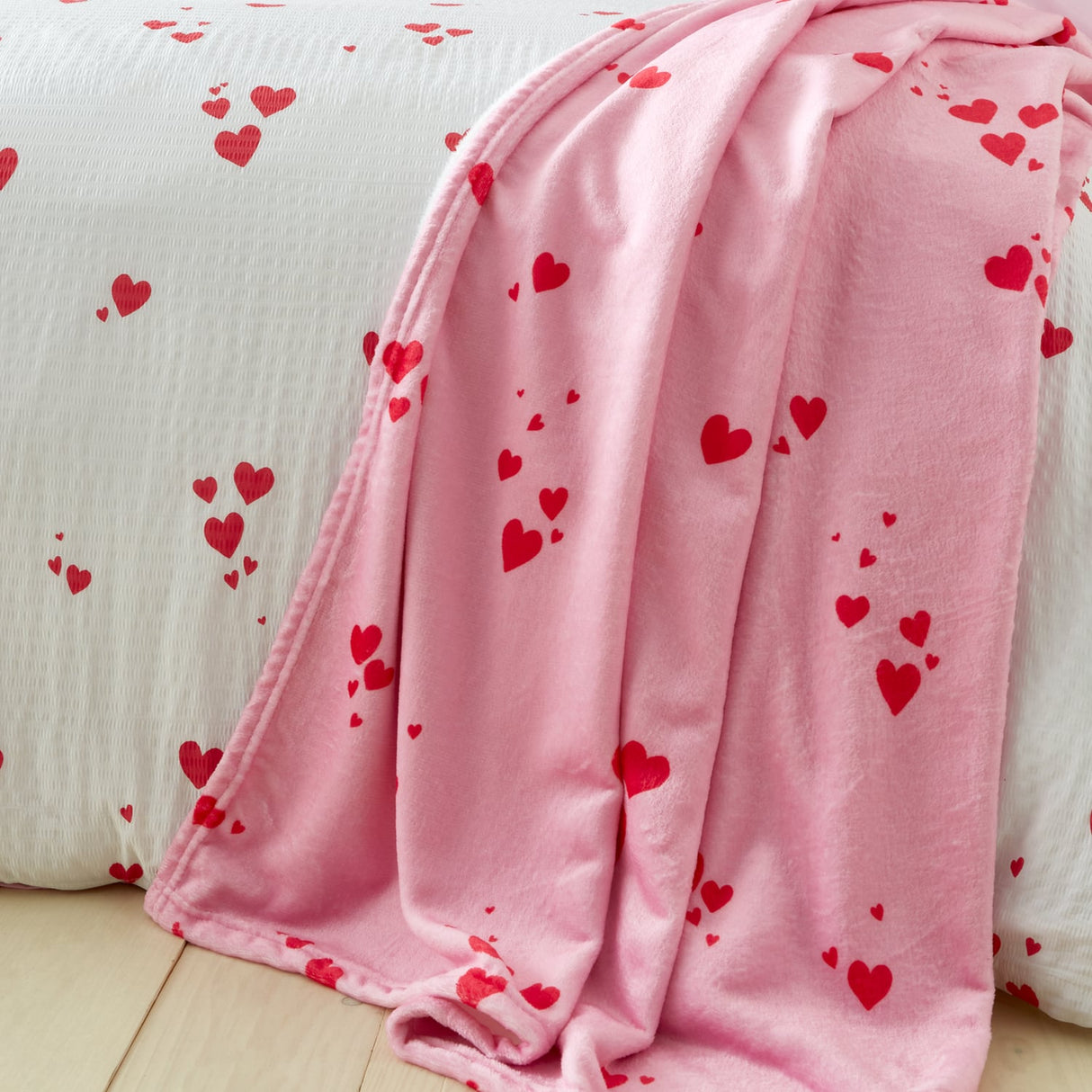 Catherine Lansfield Heart Cosy Soft Throw - Seersucker Heart Throw