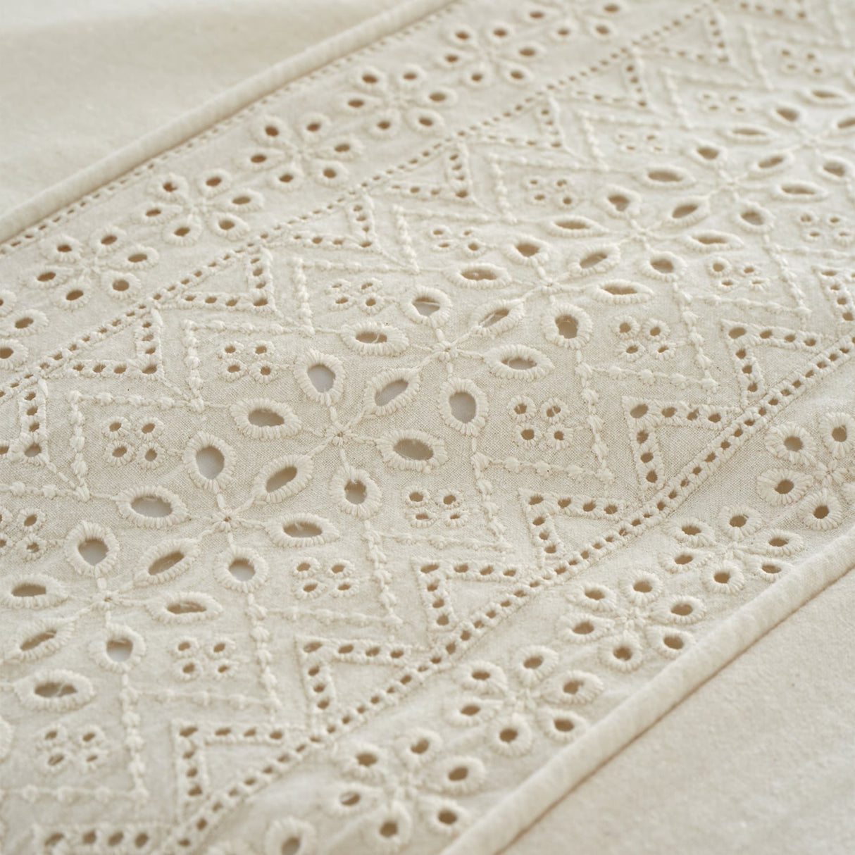 Catherine Lansfield Broderie Anglaise Duvet Cover Set - Cream - Broderie Anglaise Cream
