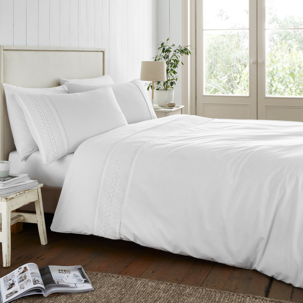 Catherine Lansfield Broderie Anglaise Duvet Cover Set - White - Broderie Anglaise White