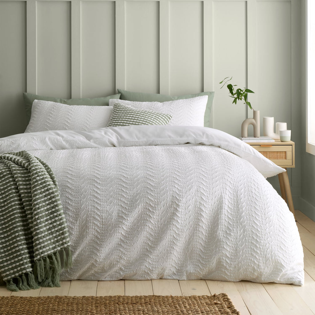 Catherine Lansfield Heatset Wave White Duvet Cover Bedding Set