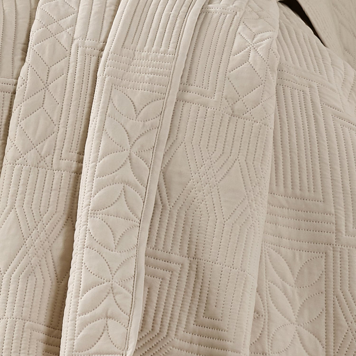 Catherine Lansfield Folkstone Geo Bedspread - Folkstone Geo Bedspread Natural