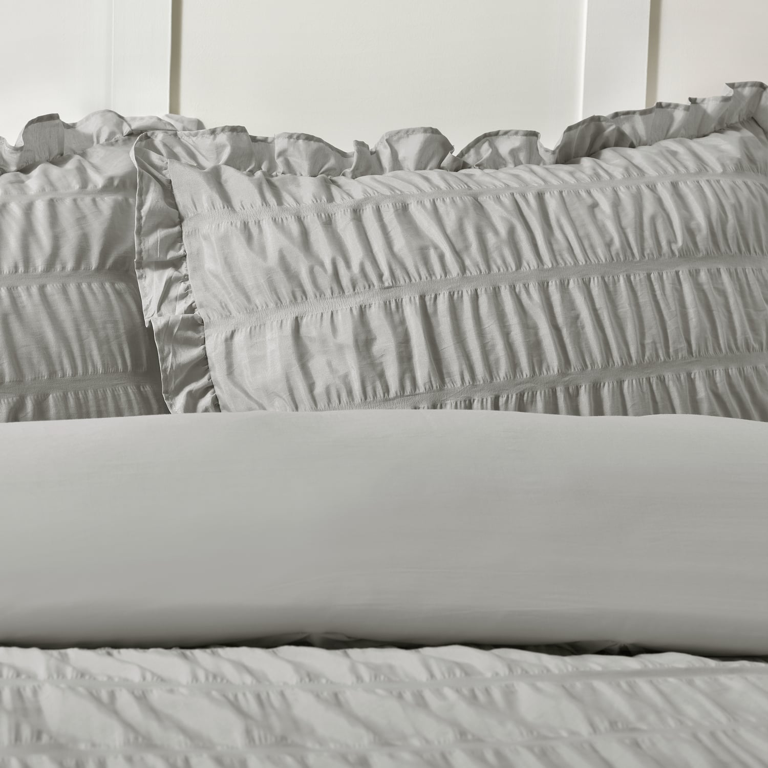 Catherine Lansfield Seersucker Frill Duvet Cover Set - Silver - Seersucker Frill Silver Duvet Set
