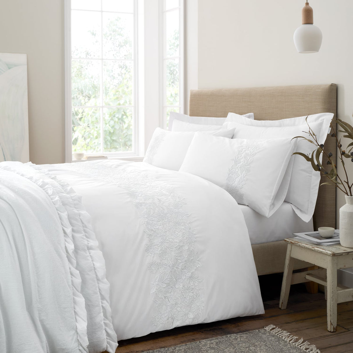 Bianca Fine Linens Fleur Matelassé Duvet Cover Set - White