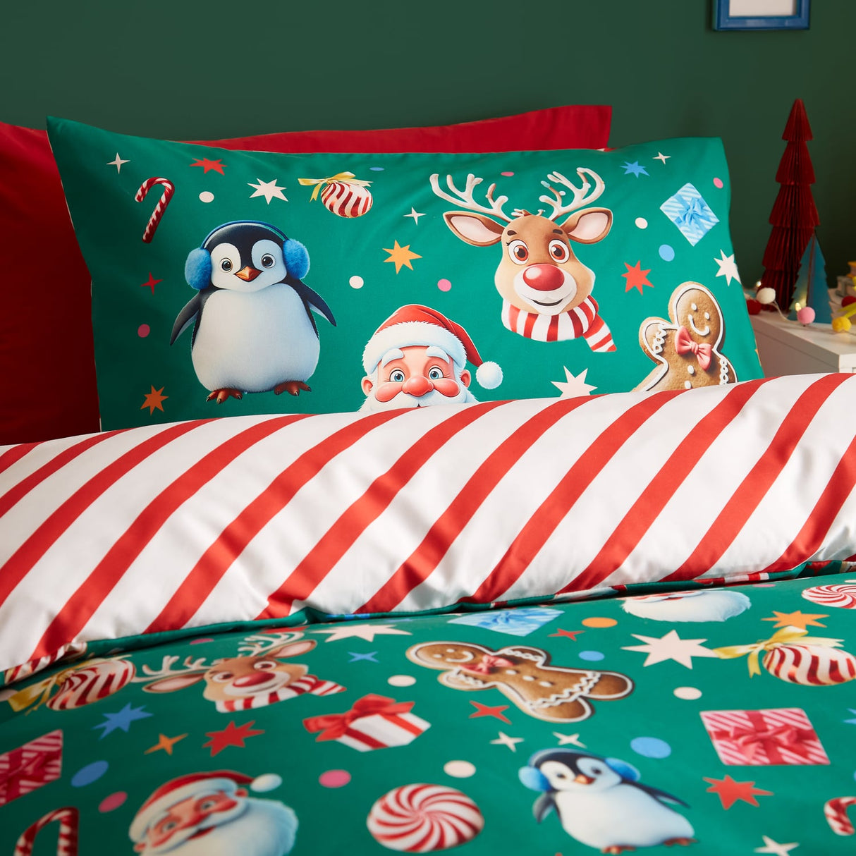 Catherine Lansfield Christmas Icons Festive Duvet Cover Set - Green - Christmas Icons Duvet Set