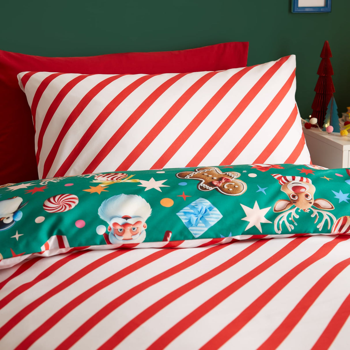 Catherine Lansfield Christmas Icons Festive Duvet Cover Set - Green - Christmas Icons Duvet Set