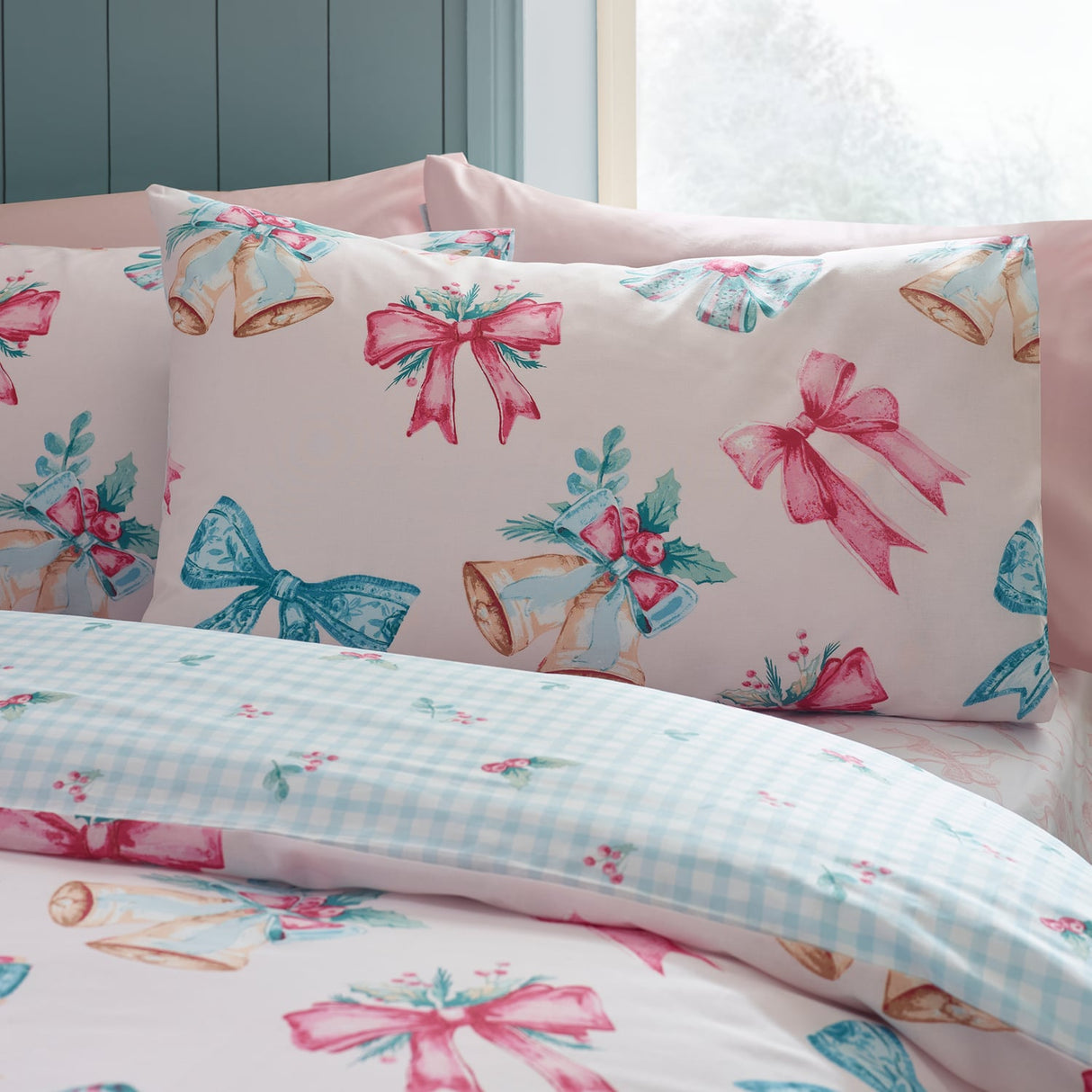 Catherine Lansfield Christmas Bows and Bells Festive Duvet Cover Set - Pink - Christmas Bows And Bells Duvet Set