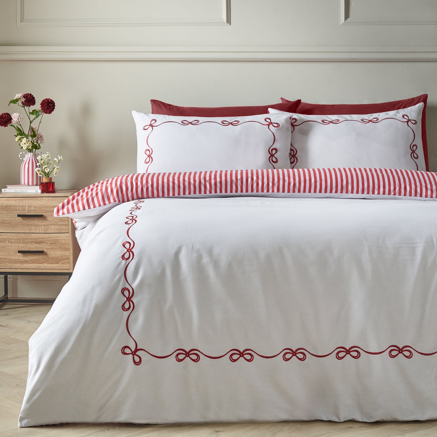 Catherine Lansfield Bow Embroidery Duvet Cover Set - White / Pink - Bow Embroidery White Red Duvet Set