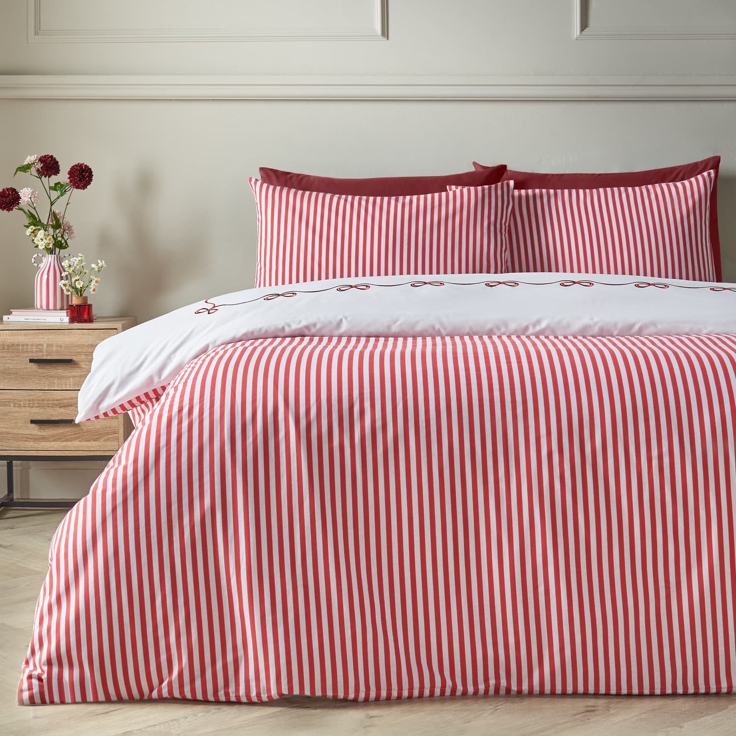 Catherine Lansfield Bow Embroidery Duvet Cover Set - White / Pink - Bow Embroidery White Red Duvet Set